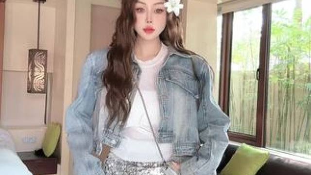 强烈安利的一套，显瘦显高挑。春天气息比必入一套哟#早春穿搭 #开春搭配