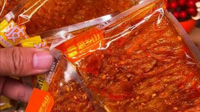 爱吃辣的宝子啊！真的推荐你们去试试这个 #爆辣 #辣条 #波浪豆筋辣条