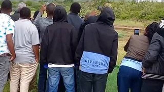 盯着赛车 盯着低空障碍物 还得照顾拍摄角度，这拉力赛上开飞机的确实牛#wrc拉力赛