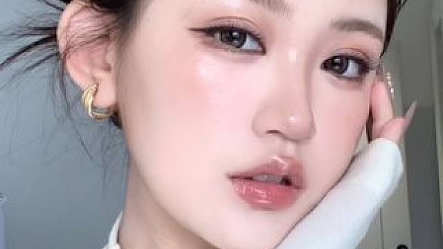 清透感贵气妆跟练  不适合红唇的姐妹可以看过来了#美妆百万新星计划 #今日妆容 #贵气感妆容