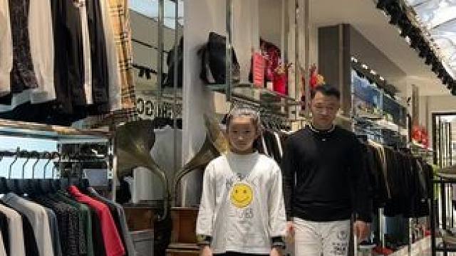 女儿说新年了，给我上点难度魔性舞蹈 #气氛组就位 #日常尬舞