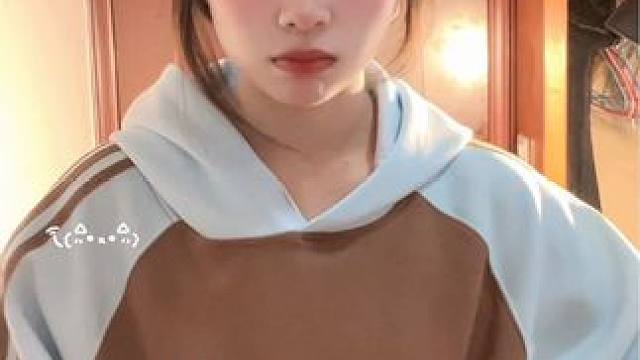 我愿意长两个脑子一个事业脑一个恋爱脑#女大学生 #甜甜的手势舞 #甜妹