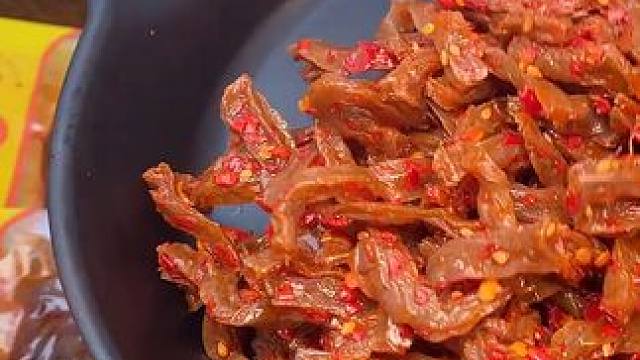 湖南人真的太会吃了!这个长沙魔芋干又麻又辣又过瘾!Q弹很劲道，越吃越香!晚上追剧吃太过瘾了！#好吃到