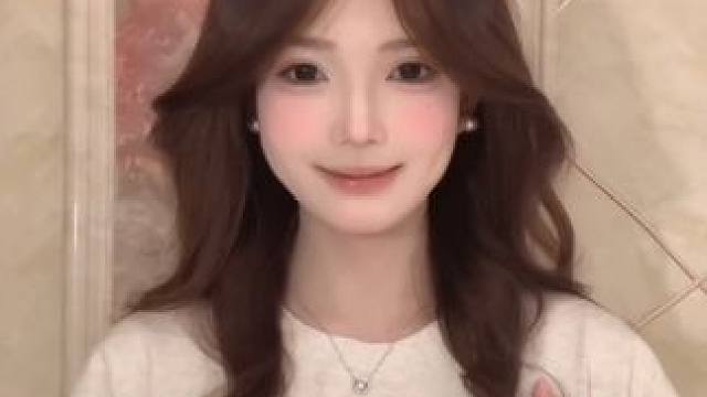 我就在此刻突然爱上你~
#甜妹 #看镜头宝宝 #活跃账号