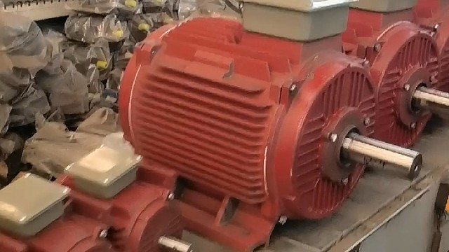 时代不会淘汰某个行业，改变不了大环境，那就努力改变自己的小环境。