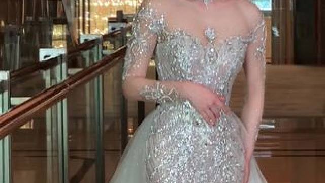 这腰臀比美的犯规了❗️#试纱 #婚纱 #每个女孩的婚纱梦 #礼服馆 #备婚日常