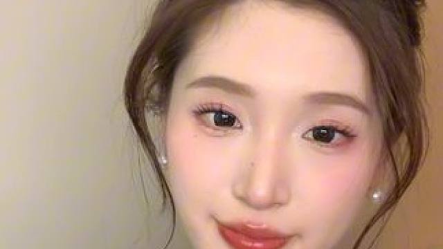 不会涂唇蜜的老婆们快来看！#稚优泉 #试色 #美妆 #唇蜜 #种草