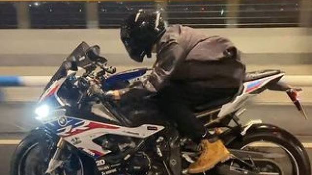 “别走行吗？”这句话只有体育老师对我说过
#机车 #宝马s1000rr