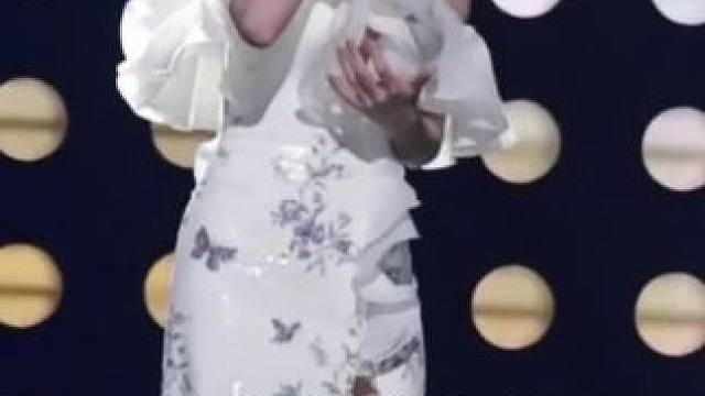 “他说你任何为人称道的美丽 不及他第一次遇见你”#张碧晨南山南#声生不息#张碧晨
#这版南山南宿命感