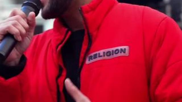 这首《Someone Like You》无论什么时候听，都能感受到深情流入。原唱（阿黛尔）得知前男友