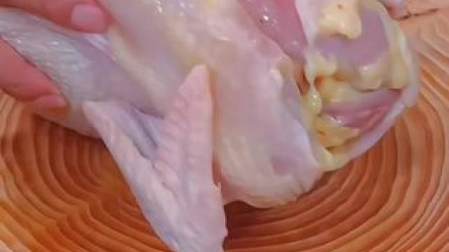 #煲汤  趁着假期，一定要给家里面的安排这个菌菇汤，暖心又暖胃。#菌菇汤 #汤鲜味美 #菌汤包 #为