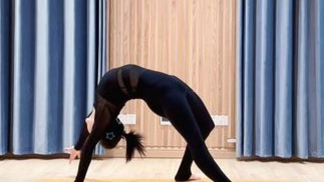 瑜伽的美基于体式，成于方法，勤于练习。如果你也想学，我的课程会从零到一带你练#瑜伽 #瑜伽教学 #零