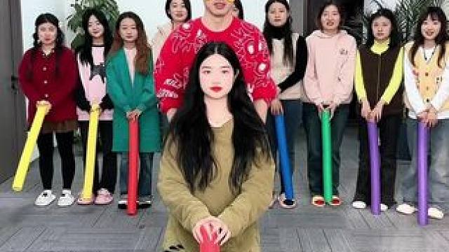 摸脸猜人挑战，哈哈这也太难了#办公室游戏 #猜人物 #搞笑 #挑战