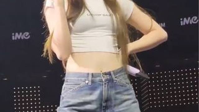 感觉又瘦又有肉，好香好软的样子 #叶舒华 #演唱会