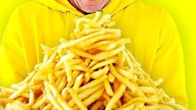 挑战接近尾声 ，老爸耍赖，儿子获胜 #搞笑老外  #爆笑  #歪果仁 #老外真会玩