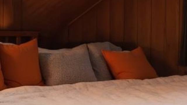 在安静的阁楼小屋内聆听着狂风和雨的声音入睡吧 #白噪音 #助眠视频 #雨声助眠