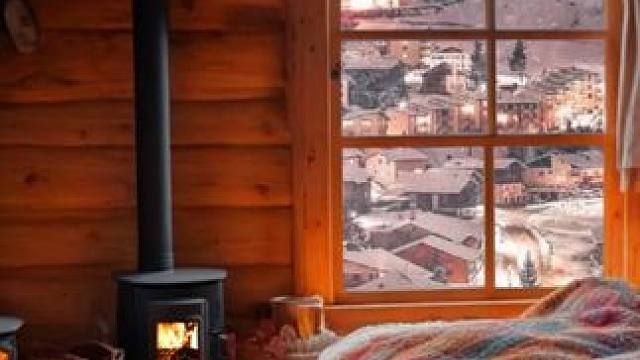 暴风雪夜晚，在山下一个小镇的温暖小屋里放松休息吧！ #白噪音 #助眠声音 #助眠视频