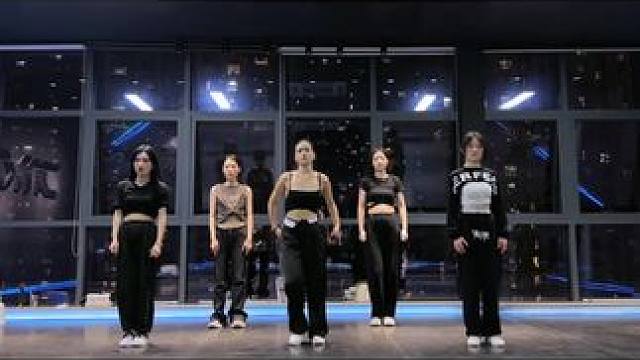 今天的俏俏老师是高冷范！！#myhumps #翻跳 #零基础学舞蹈 #爵士舞 #福州jmc流行舞培训