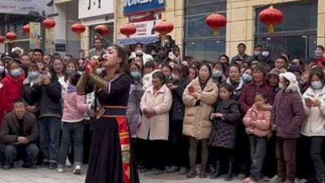 这就是我们那天去两水为啥哭了的视频 两水人民太热情了 感谢所有邀请我们上黄家坝社火队的老板们 也感谢