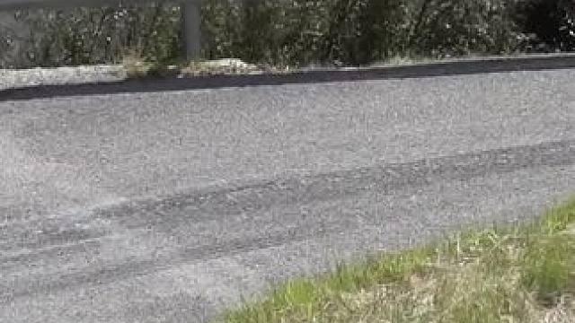 同一条U型弯道，不同的赛车品牌，过弯方式相差不大%wrc拉力赛