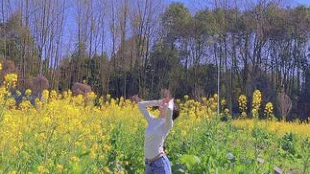 你听，每句歌词都对应着一个绝美的有关春天的诗词 #原创 #古典舞 #户外舞蹈 #上春山 #上春山舞蹈