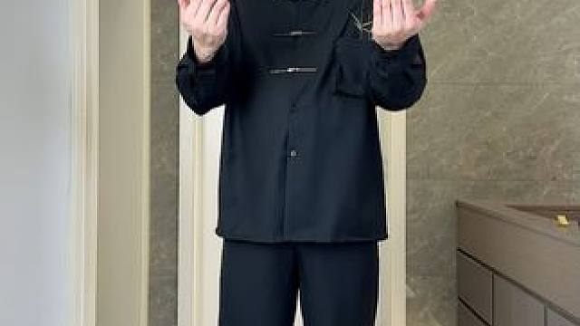 胖子穿新中式套装是真的比女生黑色好看，去当伴郎这样穿，伴娘倒贴都要嫁给你 #微胖穿搭   #新中式国