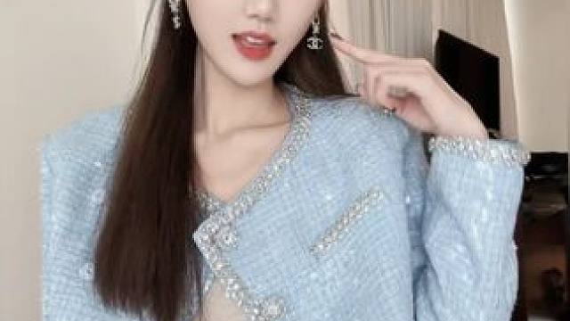 过年了最喜欢的活动就是发红包#甜妹 #浅跳一下 #治愈系笑容