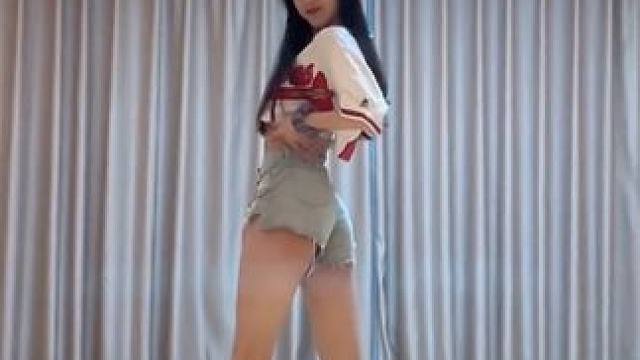 #韩舞翻跳 #newjeans #attention #kpop舞蹈