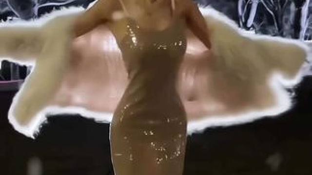 如果我的心是天秤，那全部为你倾斜#氛围感 #身材 #光影 #元宵节拍下此刻最重要的人 #Dou➕小助