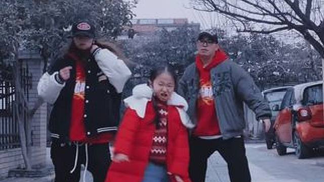 给大家表演一个真正的少儿街舞
#龙年大吉 #少儿街舞 #原创编舞