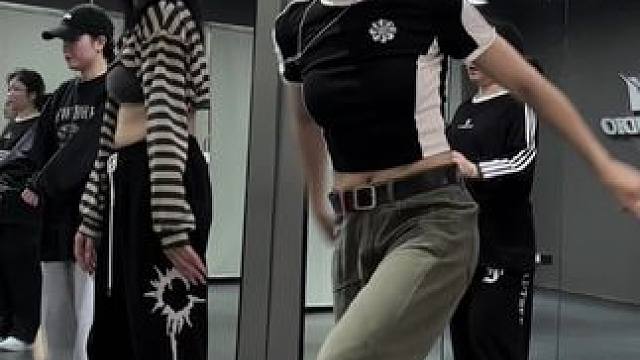 帅哥收假回来打铁了 #创作灵感 #XF编舞 #舞魅娘北海校区 #hiphop基础 #学舞蹈