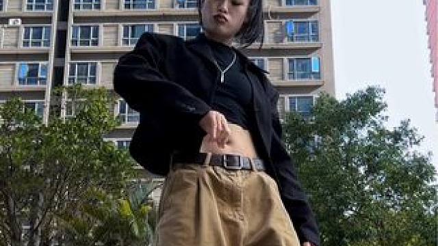 帅哥收假回来营业了，再躺手脚就不听使唤了家银们#权志龙 #面条编舞 #假期余额不足 #北海 #180