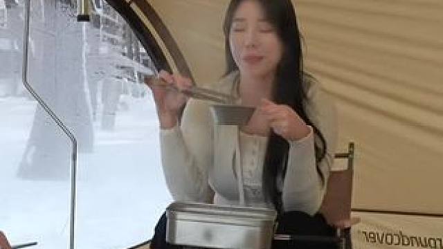 雪地里搭建热帐篷露营！#户外露营 #户外 #露营⛺ #户外用品 #解压