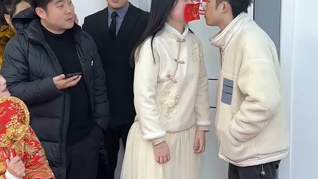 新娘是又惊又喜[捂脸]