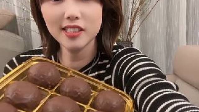 这个脆皮爆浆麻薯也太太太好吃了吧～#零食推荐 #好吃到停不下来 #好东西一起分享给大家 #巧克力控 