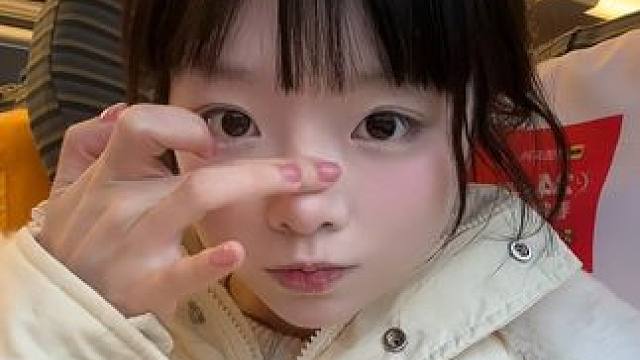 鄙人的高铁化妆主要靠特效#化妆vlog #女大学生 #腼腆害羞内向社恐文静小女生 #妆前妆后 #甜妹