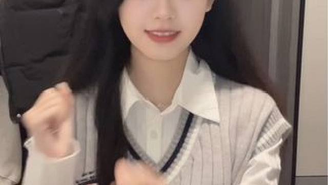 @甜妹给你拍W(`0`)W#甜妹 #手势舞 #氛围感