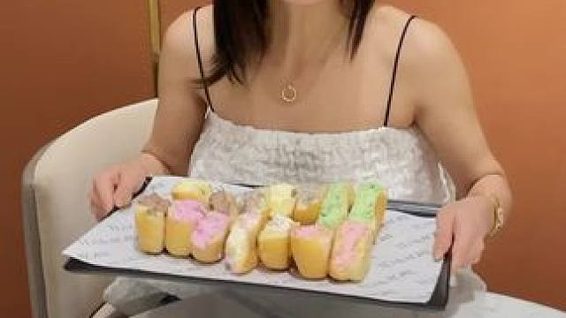 春夏限定一口爆浆的冰面包上线啦！8⃣️种热销口味！我来替大家解放双手了！#冰面包 #冰面包拿货