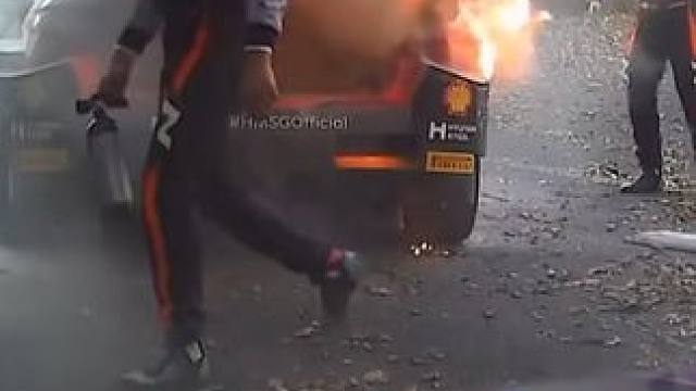 2022WRC日本站索尔多的现代赛车在行驶途中起火烧毁，索尔多说起步时他就闻到车里有很大的汽油味，跑