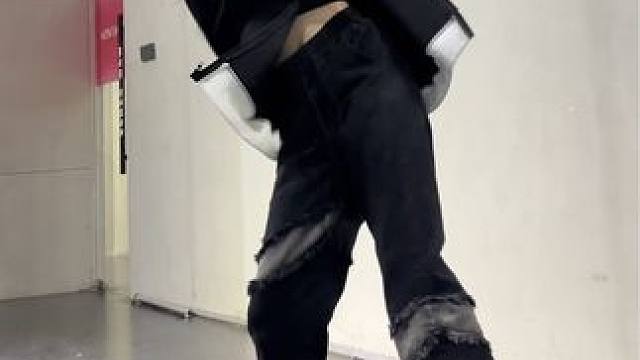 赶时间，跳完走人#浅跳一下 #节后甩肉大作战 #dance