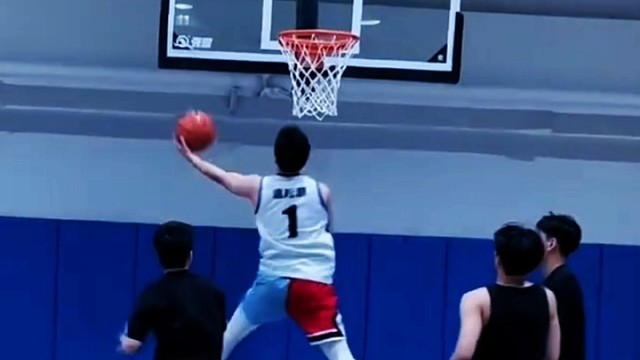 开学了 该打球啦