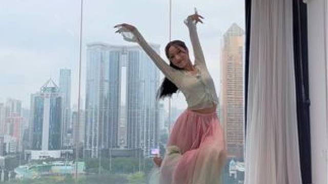 我会等枯树生出芽，开出新的花原创：