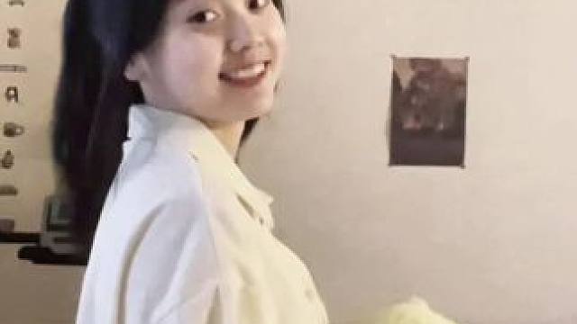 #我第一眼看到她 “你会喜欢我多久呢 可以是永远嘛”？……#初恋脸 #治愈系笑容 #爱笑女孩运气不差