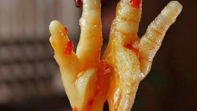 拿着过年所剩不多的压岁钱，必须试试这个邹三和无骨鸡爪，现在开春福利，很相应~#无骨鸡爪 #好吃到停不