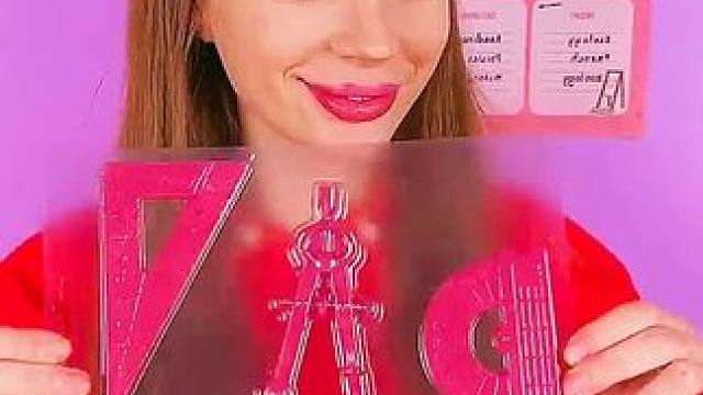 #老外真会玩 #国外视频分享 学校禁止学生带口红，没想到美女竟然用这招