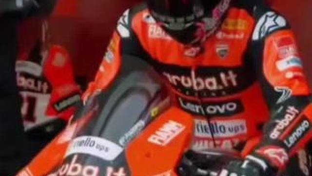 #摩托车比赛 #滑胎过弯 #专业动作请勿模仿 #压弯 #大神控车