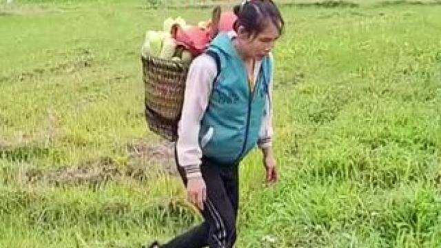 阿萍通过努力攒钱，终于可以去做产检了#准妈妈 #野外生存#荒野求生