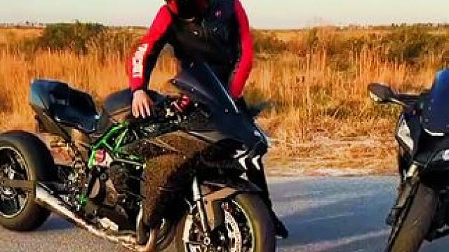 你们的女朋友嫌弃这样的机车吗？ #机车男孩 #机车男孩 #追梦的机车少年 #封闭道路请勿模仿 #专业