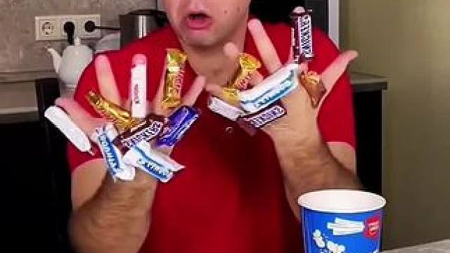 男子和儿子玩游戏耍赖，最后却自食恶果！#看一遍笑一遍 #意想不到的结局 #这操作都看傻了 #万万没想