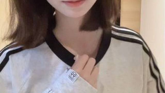 吐个泡泡OoOoOoOoOoOo#甜妹 #甜甜的手势舞 #浅跳一下